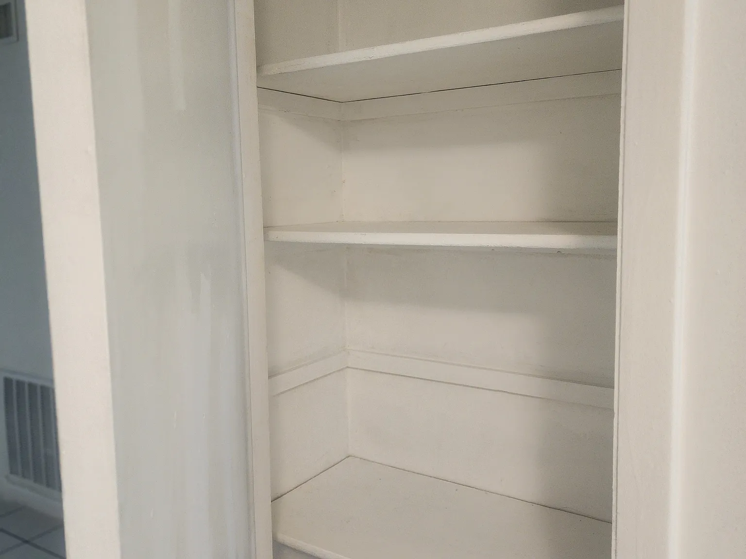 3 bed, $1,900 — Photo 2
