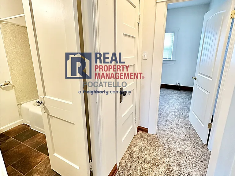 355 S Johnson Ave — Photo 5