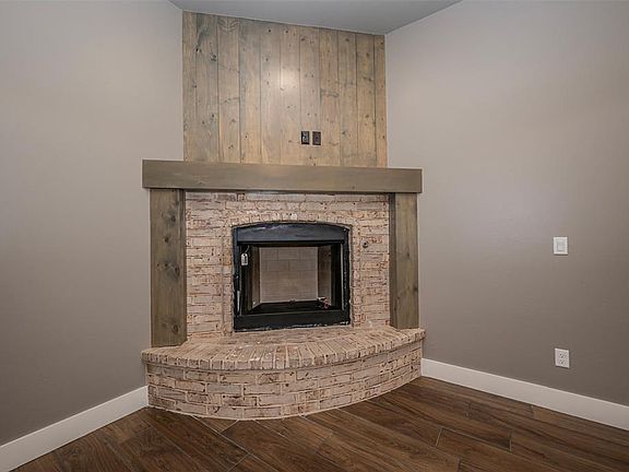 5th image of 1109 Bridgeview Rd