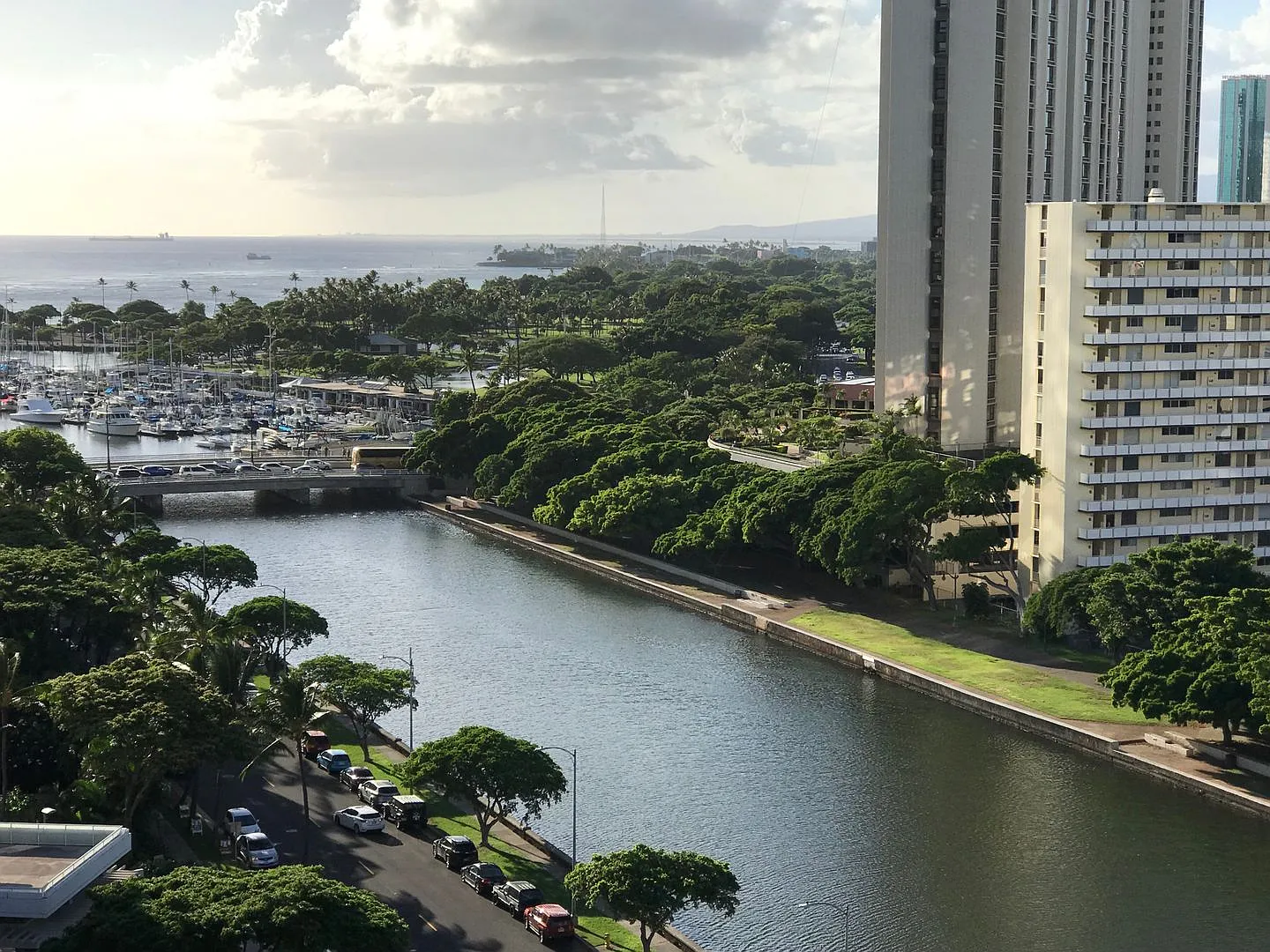 Marina Towers, 1,000 sq ft , cov'd parking, Heated Pool, Washer/dryer, 2 lanais, Tiled floors — Photo 3