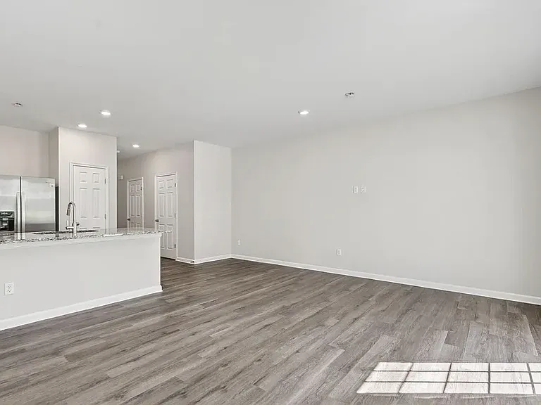 153 Baker Dr — Photo 2