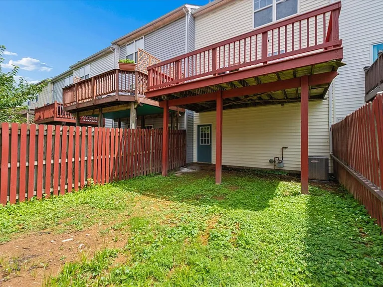 442 Blossom Ln — Photo 22