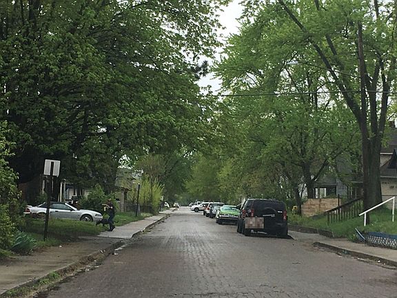 4th image of 430 S Bradley Ave