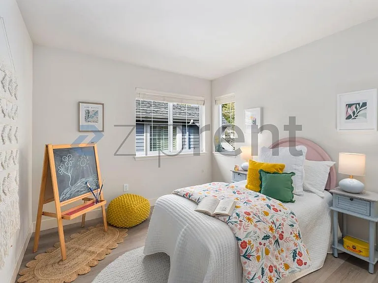 2045 32nd Ave NE — Photo 5