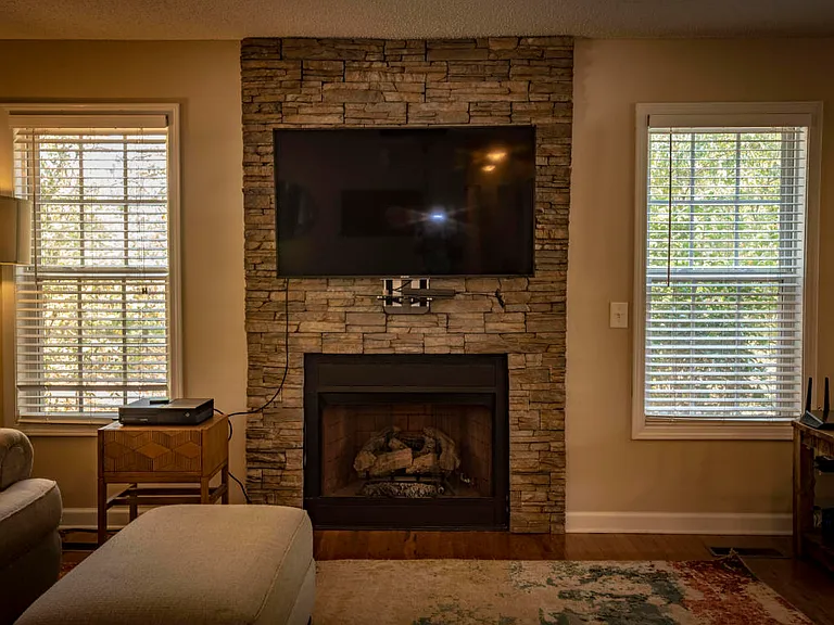 440 Spring Lake Dr — Photo 8