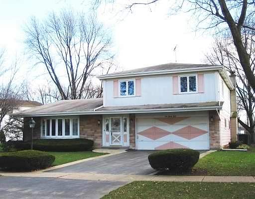 1st image of 928 Quince Ln