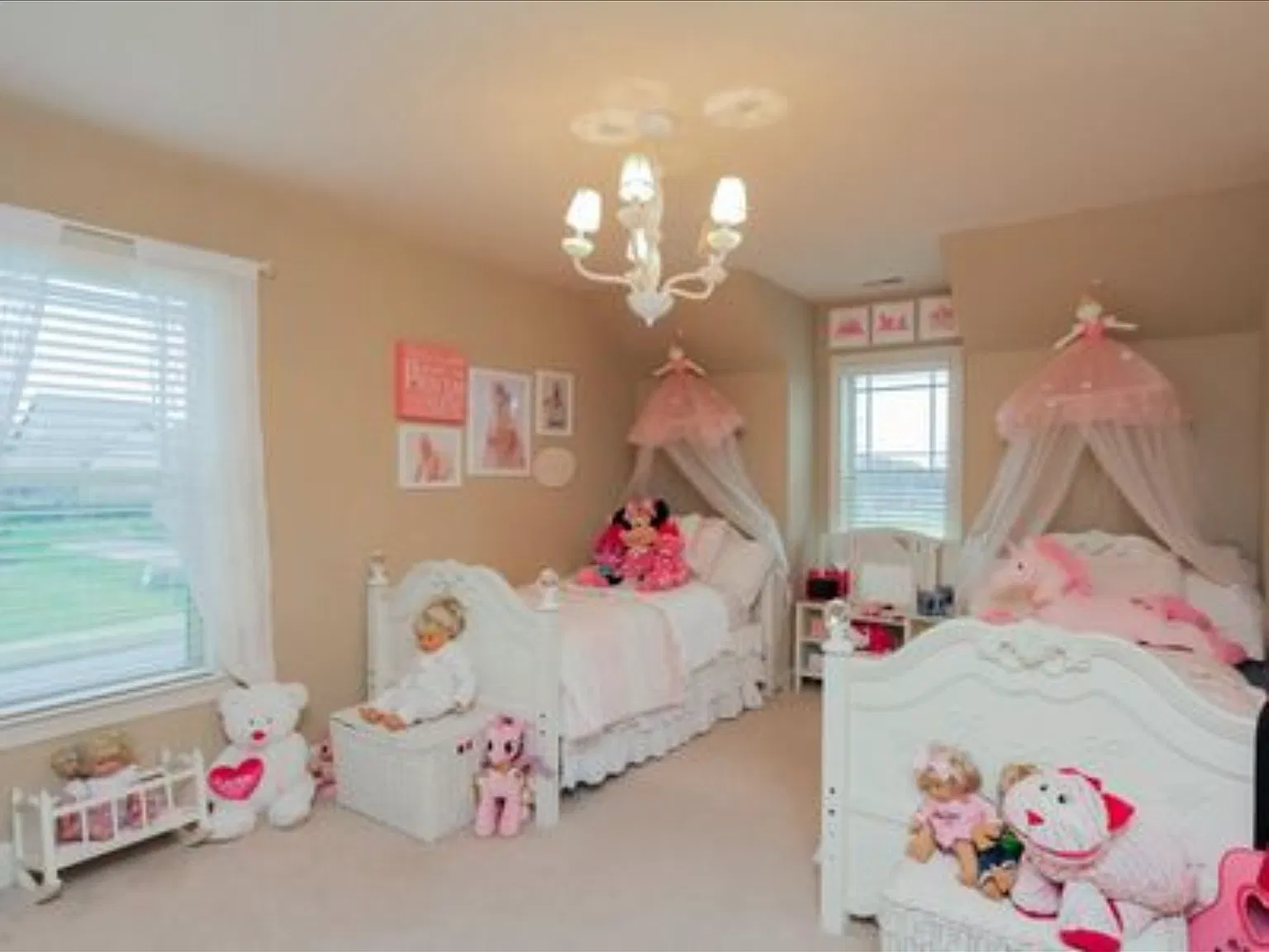 4 bed, 2.5 bath, 2900 sqft, $3,100 — Photo 2
