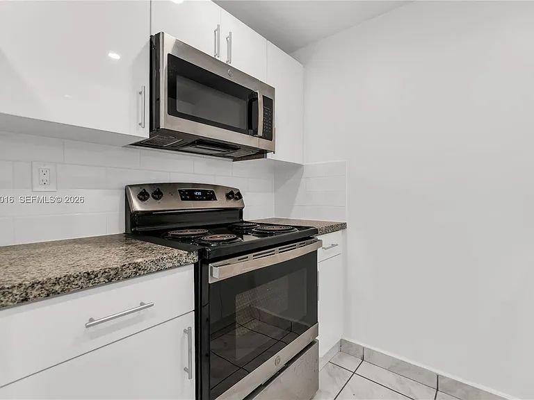 9354 SW 77th Ave #I1 — Photo 17