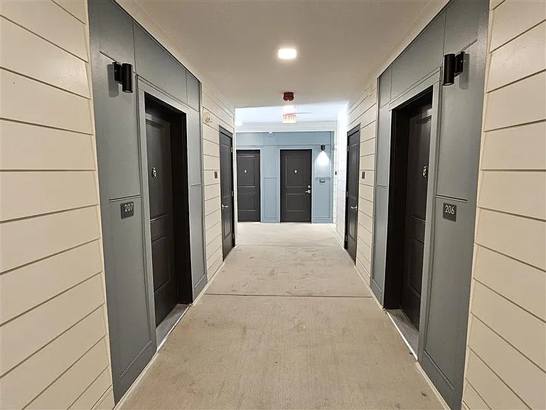 Lakeshore Villas — Photo 16