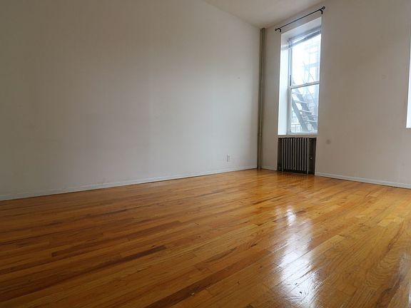 3rd image of 94 Graham Ave APT 2B
