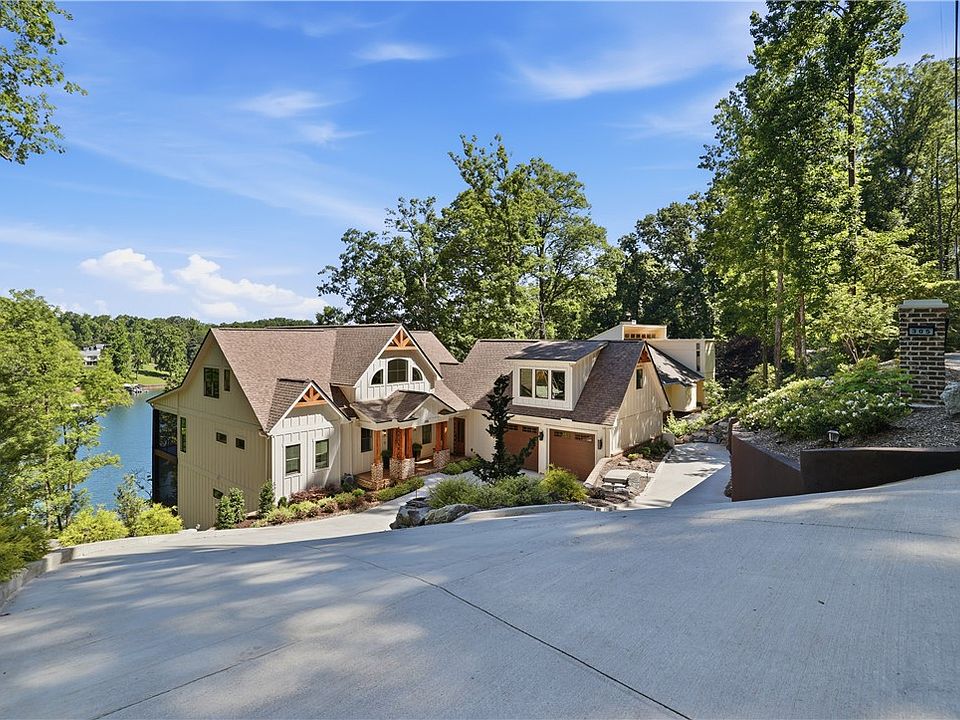1st image of 305 Harbor Dr