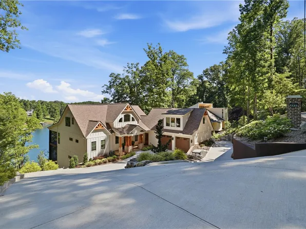 305 Harbor Dr, Seneca, SC 29672