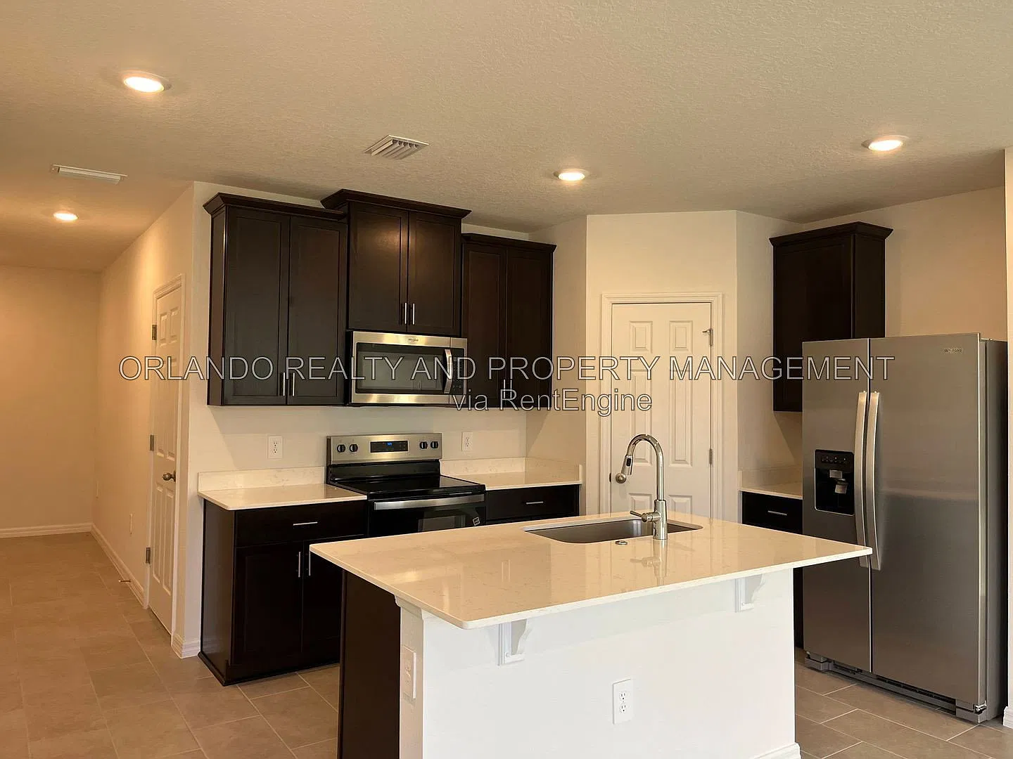 3 bed, 2.5 bath, 1485 sqft, $2,050 — Photo 4