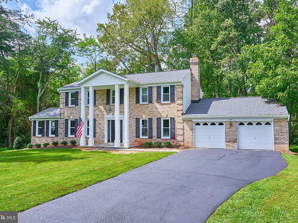 1st image of 922 Rolling Holly Dr