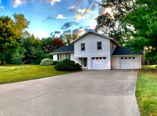 2010 Country Club Dr, Grinnell, IA