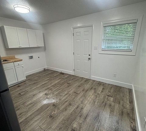 2nd image of 1904 Dutch Valley Dr #8