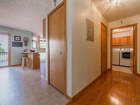 3rd image of 338 Wintercreek Cir