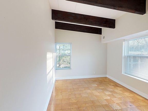 3rd image of 401 Engamore Ln APT 201