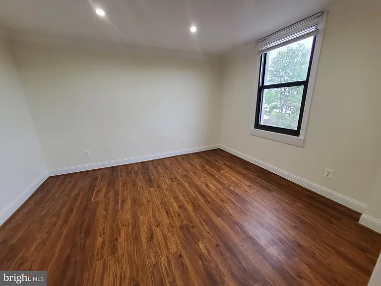 4600 Duke St #613 — Photo 8