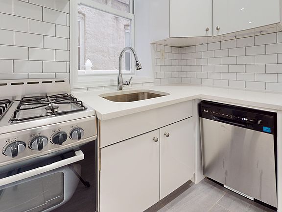 4th image of 218 Kingsland Ave APT 1