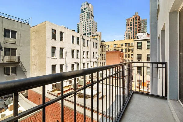 Rented by REAL New York | media 24