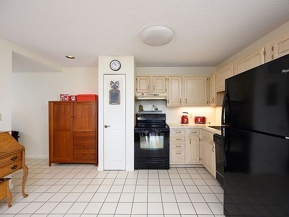 5th image of 160 Burkhall St Unit 609