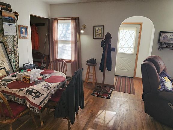 4th image of 400 Short Line Ave