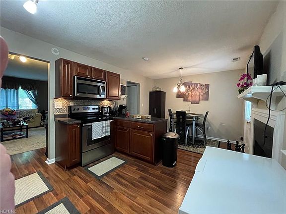 2nd image of 458 Peregrine St