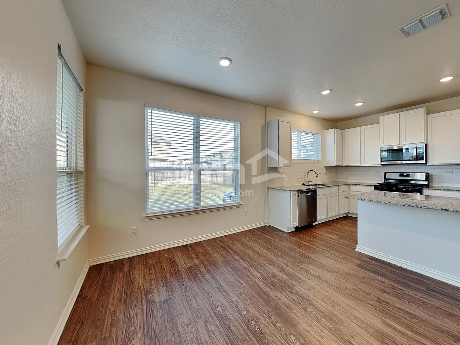 4 bed, 2.5 bath, 1882 sqft, $1,970 — Photo 3