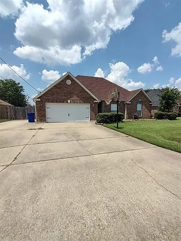 4 bed, 2.0 bath, 1920 sqft, $2,195 — Photo 2
