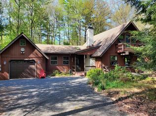 107 Long View Ln, Pocono Pines, PA 18350