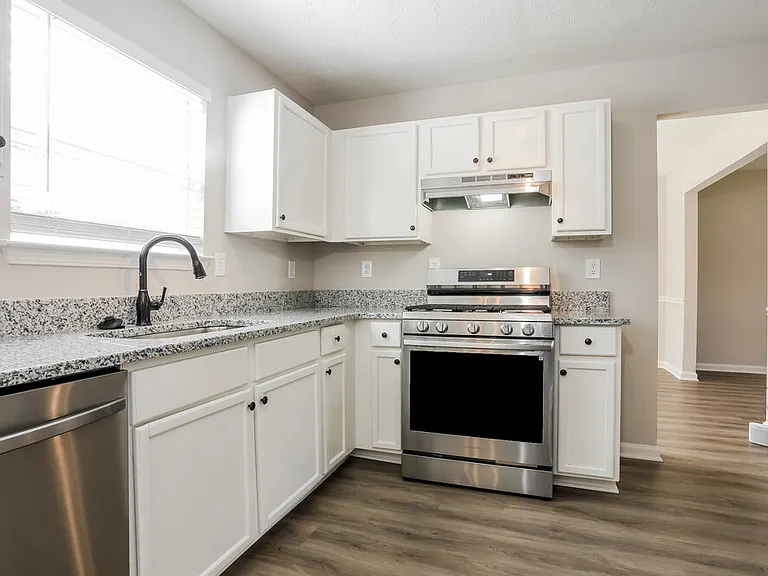 1413 Cater Ct — Photo 7