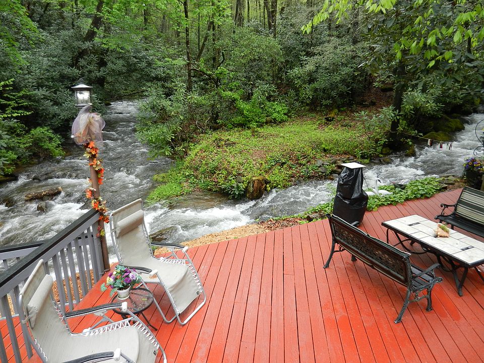 Lower Creekside Deck