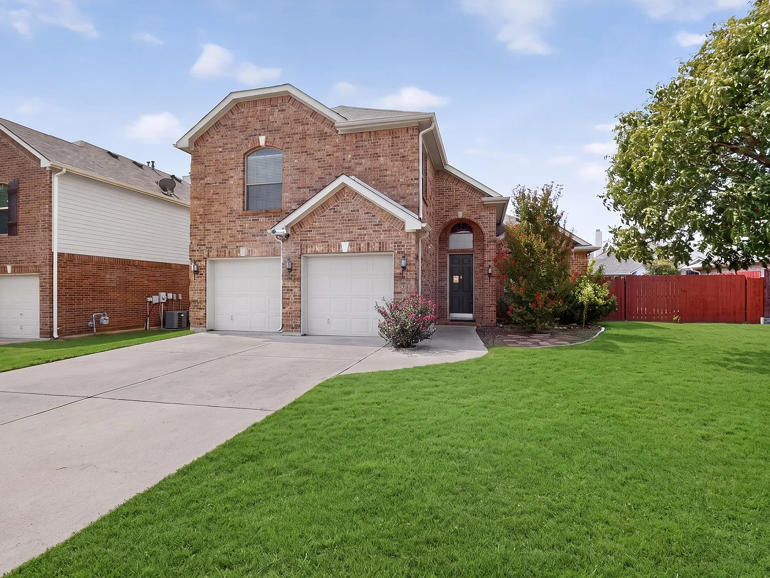 5 bed, 2600 sqft, $2,750 — Photo 2