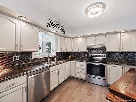 3rd image of 321 Gould St