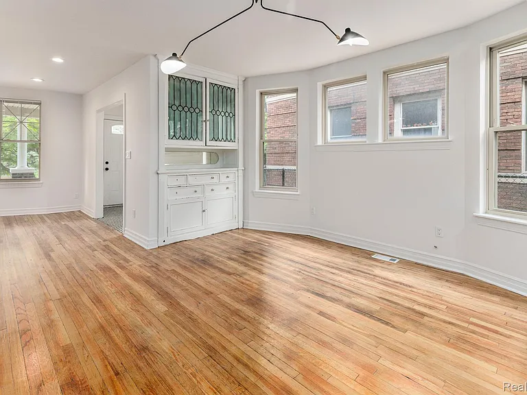 314 Hendrie St — Photo 20