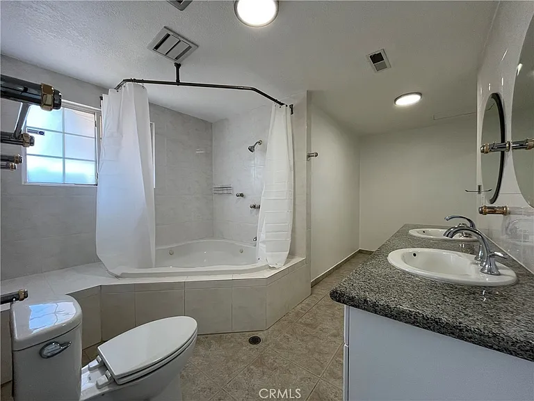 16944 Superior St — Photo 13