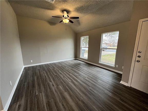 4th image of 2111 Caprice Dr