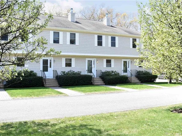 60 Charles Dr Unit 4, Tiverton, RI 02878