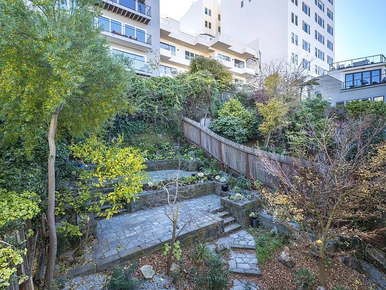 2059 Vallejo St #2 — Photo 17