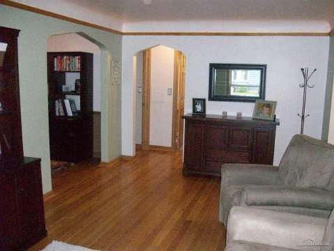 4th image of 2576 Bacon Ave