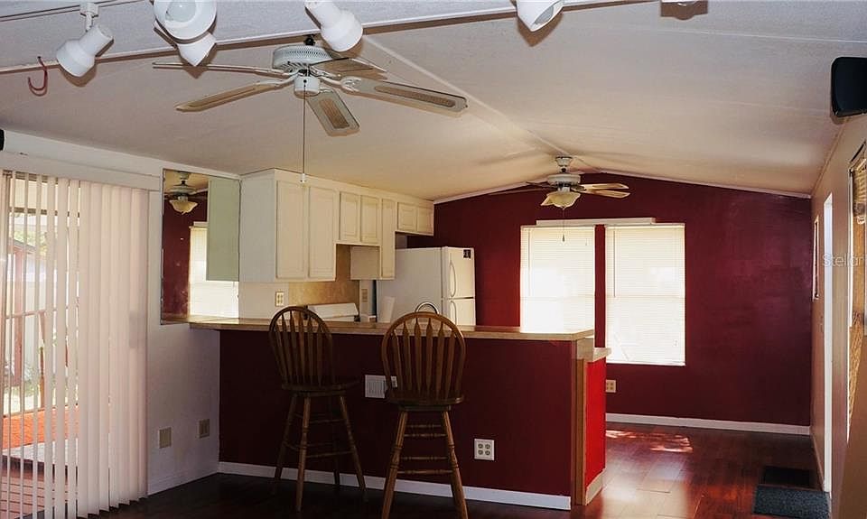 2nd image of 1435 Lake Dr