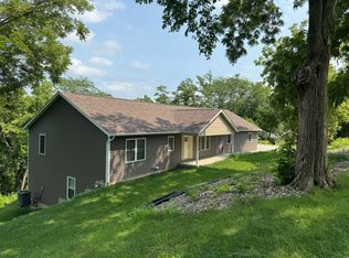 18 Elmwood Dr, Blue Grass, IA 52726