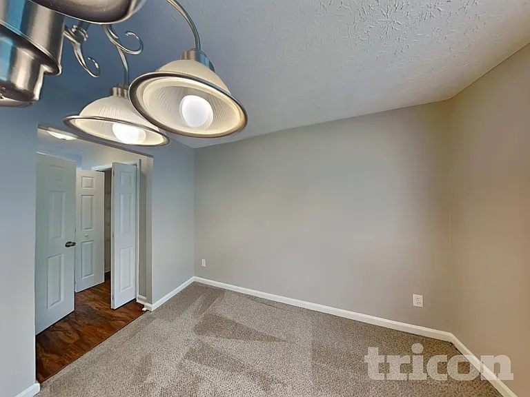 101 Midland Dr — Photo 5