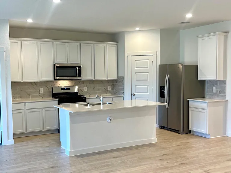31710 Carlisle Cove Ct — Photo 4