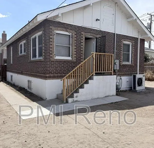 611 E 2nd St — Photo 13