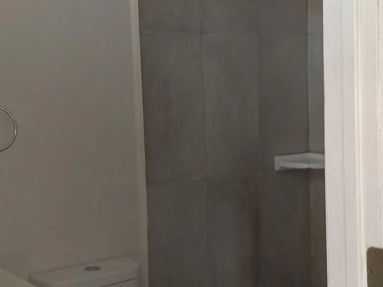 Second bath with shower