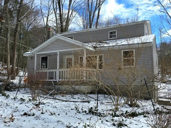 107 Juniper Dr, Greentown, PA 18426