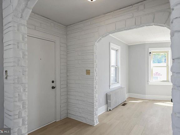 4th image of 263 S Broadway