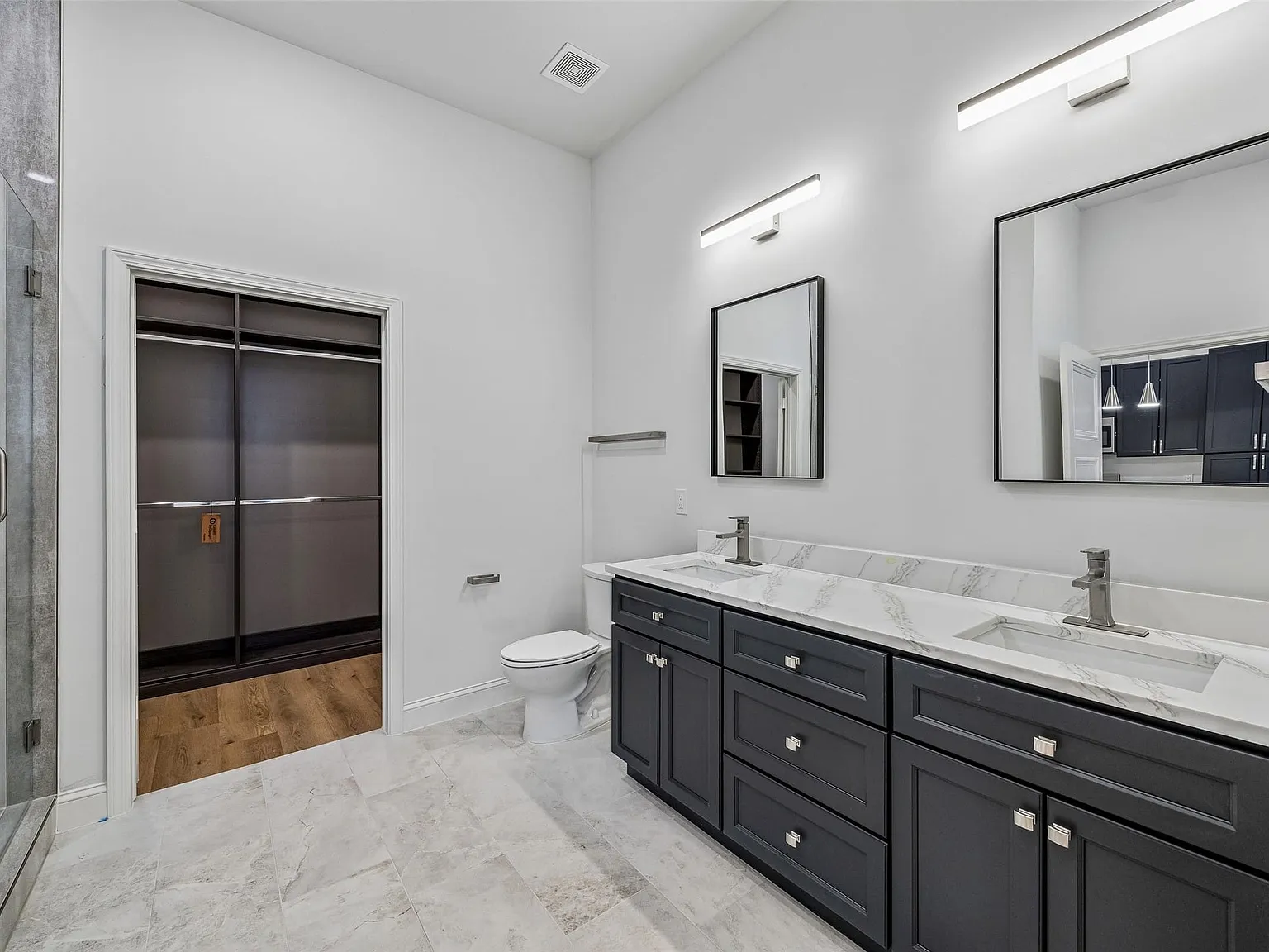1 bed, 2.0 bath, 881 sqft, $1,945 — Photo 4